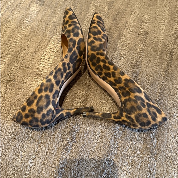 Gianvito Rossi Camoscio Leopard Print Pumps - Picture 5 of 8